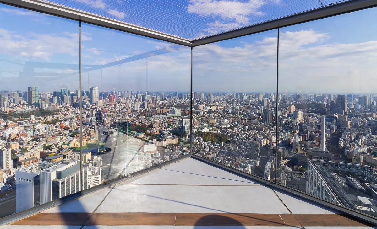 The glass corner of the Shibuya Sky deck